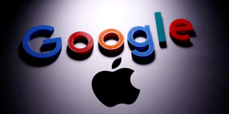 Imagens sobrepostas dos logotipos do Google  e da Apple. 12/4/2020. REUTERS/Dado Ruvic