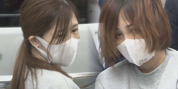 Dupla agia em conjunto para enganar as vítimas. Foto: Fuji TV.