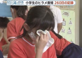 Algumas crianças ficaram chateadas e se recusaram a comer os peixes. Foto: Fuji TV.