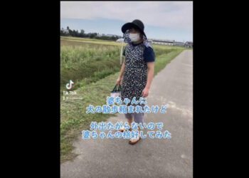 Homem colocou as roupas da avó e conseguiu enganar o cachorro. Foto: Tiktok/Fuji TV.