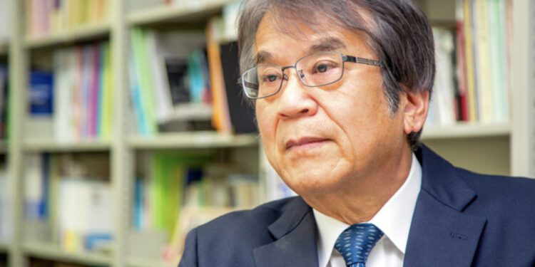 Professor Seiji Abe, do Departamento de Segurança Social da Universidade de Kansai. Foto: Asahi