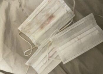 Menians têm oferecido máscaras usadas para clientes no Twitter. Foto: Reprodução/Mainichi