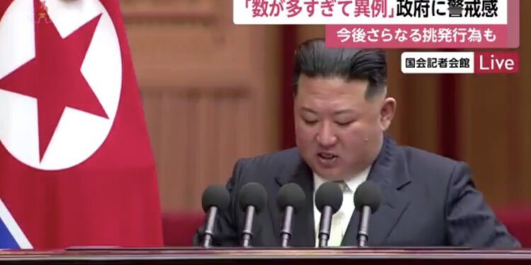 Kim Jung-un, líder da Coreia do Norte, tem comandado os testes de mísseis que ameaçam o Japão. Foto: Reprodução/FNN.