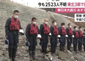 Policiais iniciaram buscas na costa de Miyagi para localizar vestígios dos desaparecidos. Reprodução / FNN.