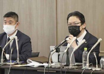 Os advogados na causa contra as Testemunhas de Jeová cresceram em famílias da religão.