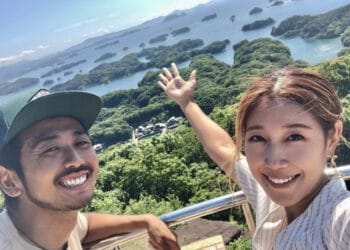 Mizuki e Kouhei quando estavam em Okinawa no ano passado. Reprodução / FNN.