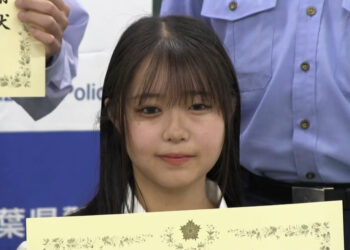 Ai Tamura, a menina que salvou uma idosa aos 17 anos.