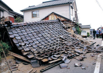 Destruição na cidade de Suzu. Reprodução / Hokkoku.