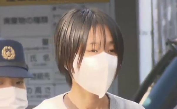 Rina Akuta, de 25 anos, foi presa por negligência familiar. Reprodução / FNN.