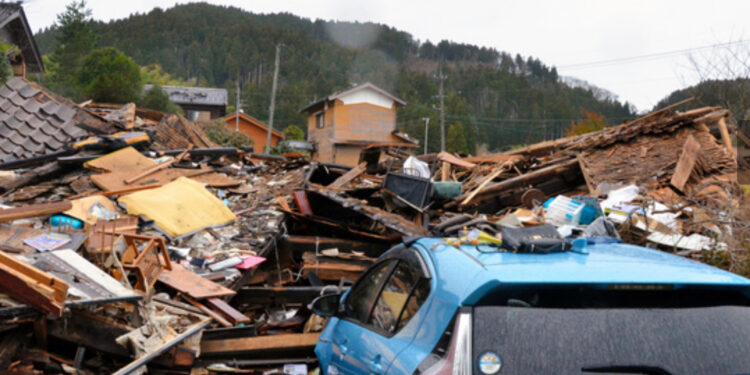 Os escombros da casa da mãe de Nanami em Wajima. Reprodução / Asahi.