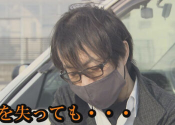 Akio Seki, de 53 anos, decidiu continuar como motorista de táxi no Japão. Reprodução / FNN.