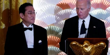 O primeiro-ministro FUmio Kishida e Joe Biden durante encontro recente. Reprodução / CNN.