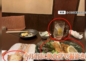 Mulher mostrou a mesa depois de ter sido deixada sozinha para pagar a conta. Reprodução / FNN.