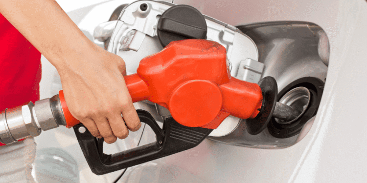 Governo e oposição do Japão selam acordo para extinguir taxa provisória sobre a gasolina - ThingsOut #image_title