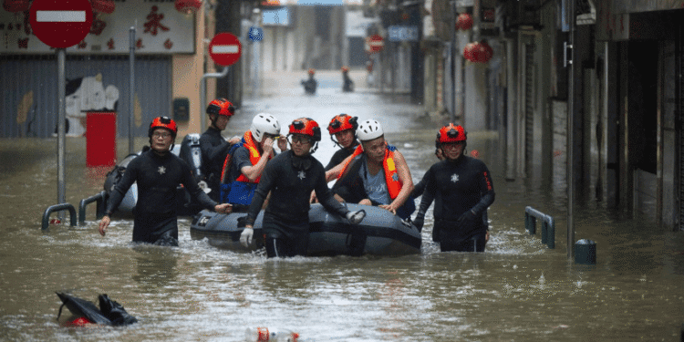 Supertufão Ragasa deixa 17 mortos em Taiwan e ameaça atingir a China continental - ThingsOut #image_title