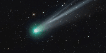 Cometa Lemmon se aproxima da Terra após 1300 anos e poderá ser observado até novembro - ThingsOut #image_title