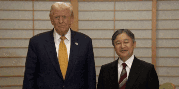 Trump chega ao Japão para fortalecer aliança e discutir cooperação com a nova premiê Sanae Takaichi - ThingsOut #image_title