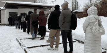 Russos lotam embaixada em Moscou em busca de visto para viajar ao Japão - ThingsOut #image_title