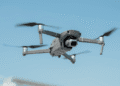 Drones com sons de cães são usados para espantar animais selvagens em Niigata - ThingsOut Drone in midair: a gray Mavic 2 quadcopter with forward-facing camera against a blue sky, propellers blurred from motion.