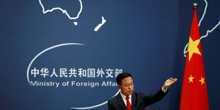 Porta-voz do Ministério das Relações Exteriores da China Zhao Lijian durante entrevista coletiva em Pequim