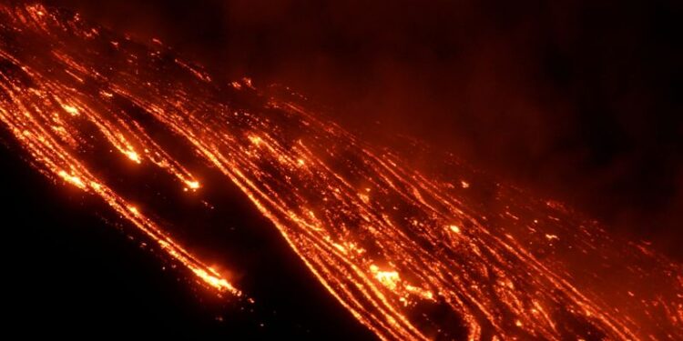 Monte Etna em erupção na Itália