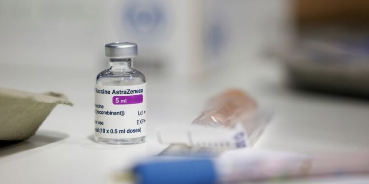 アストラ製ワクチン、接種1回で死亡リスク8割低下＝英公衆衛生庁