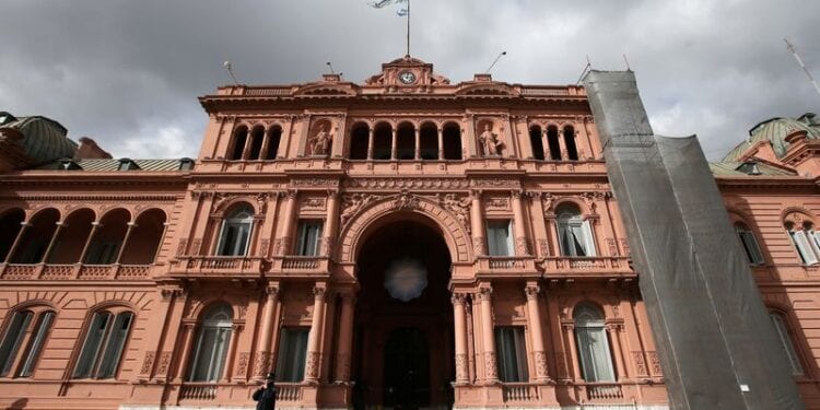 アルゼンチン、債務交渉継続で合意　デフォルト回避