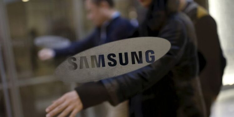 FILE PHOTO: Employees walking in the main office building of Samsung Electronics in Seoul